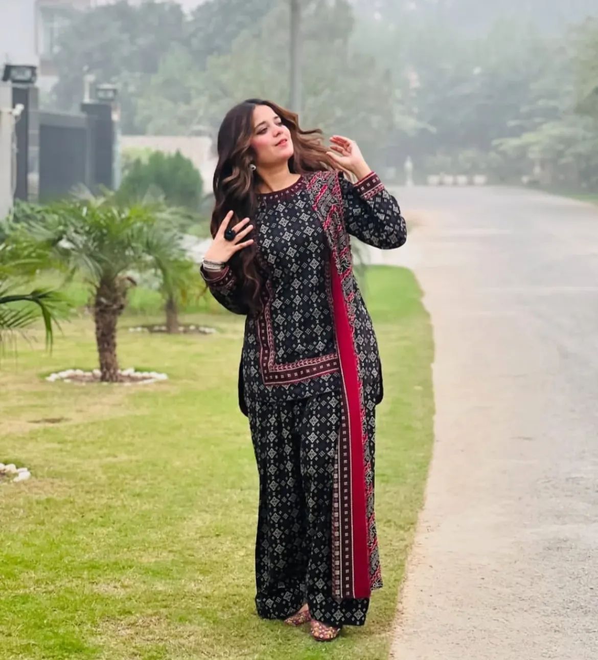 Elegant 3-Piece Soft Lawn Farshi Shalwar Suit
