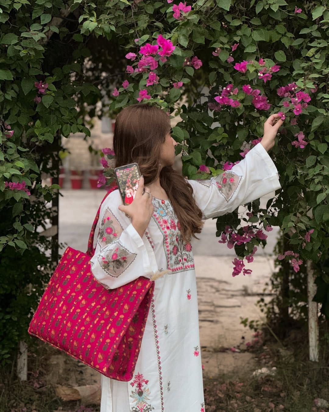 ARTICLE NAME:WHITE DOVE EMB 2PC