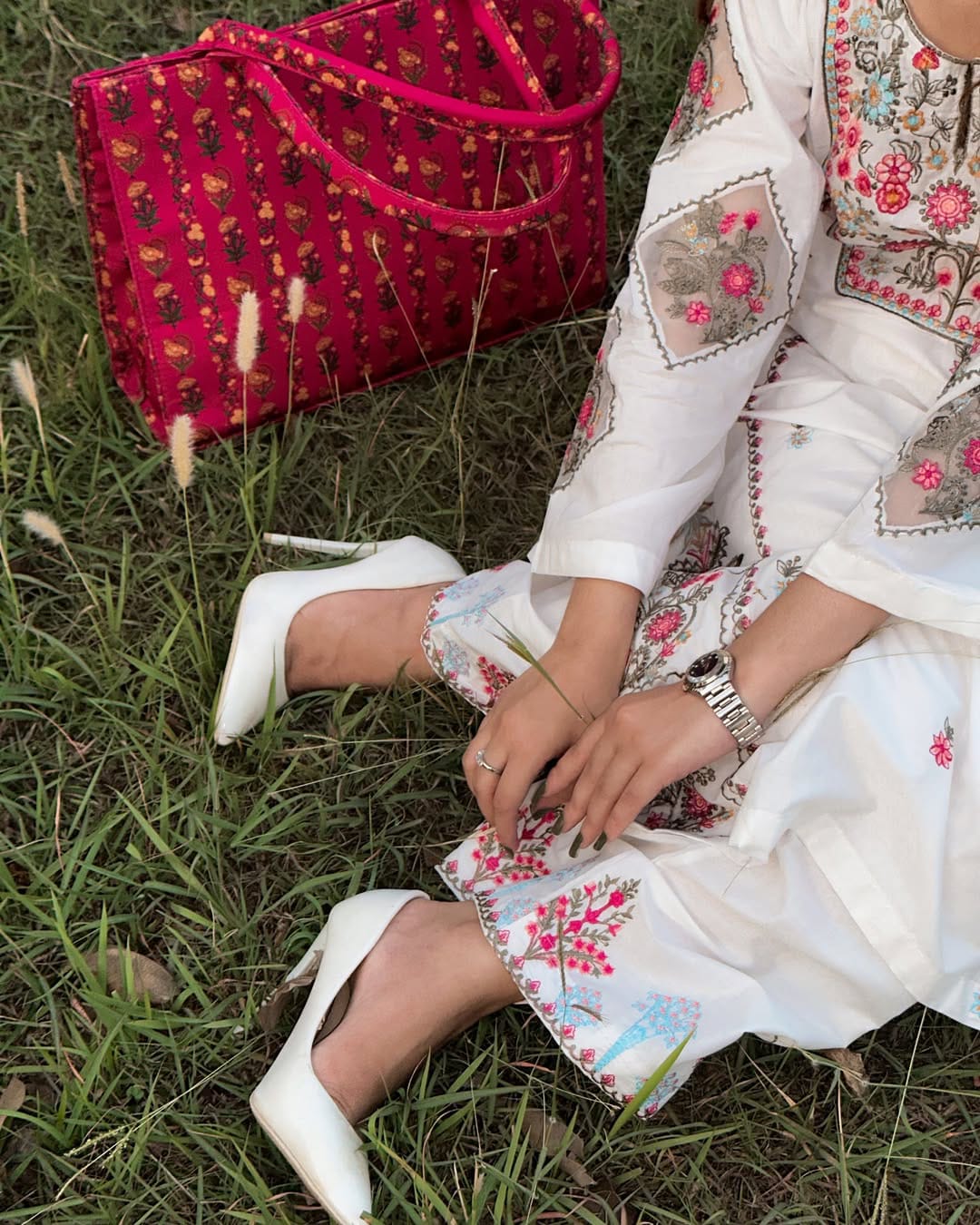 ARTICLE NAME:WHITE DOVE EMB 2PC